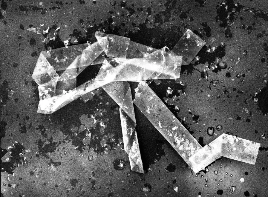 Abstrakcyjna forma na czarnym tle